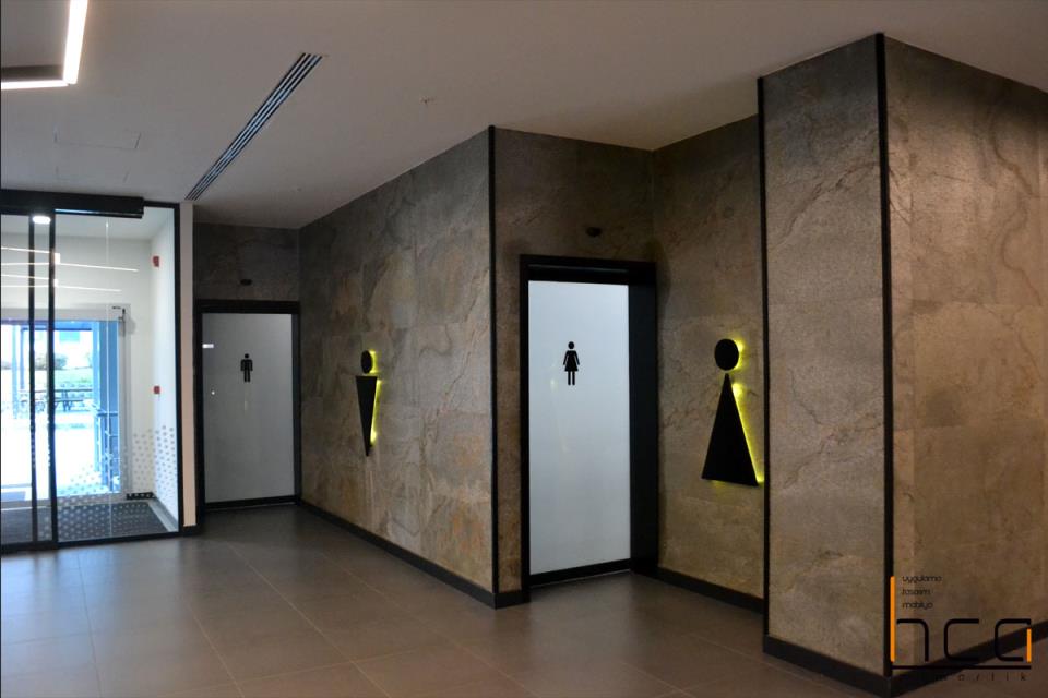 Mercedes Benz WC Giriş Dekorasyonu