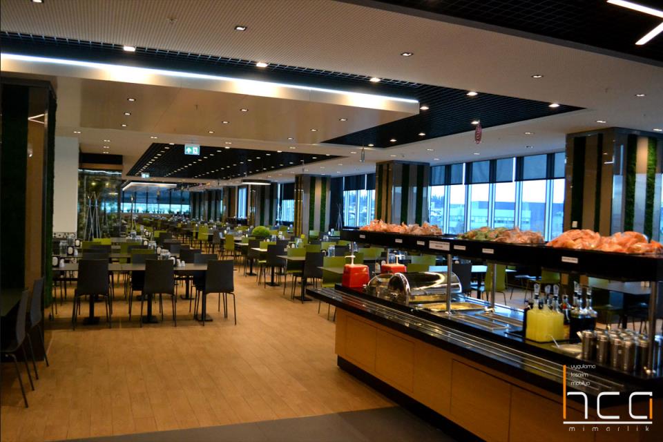 Mercedes Benz Fabrika Yemekhane Girişi