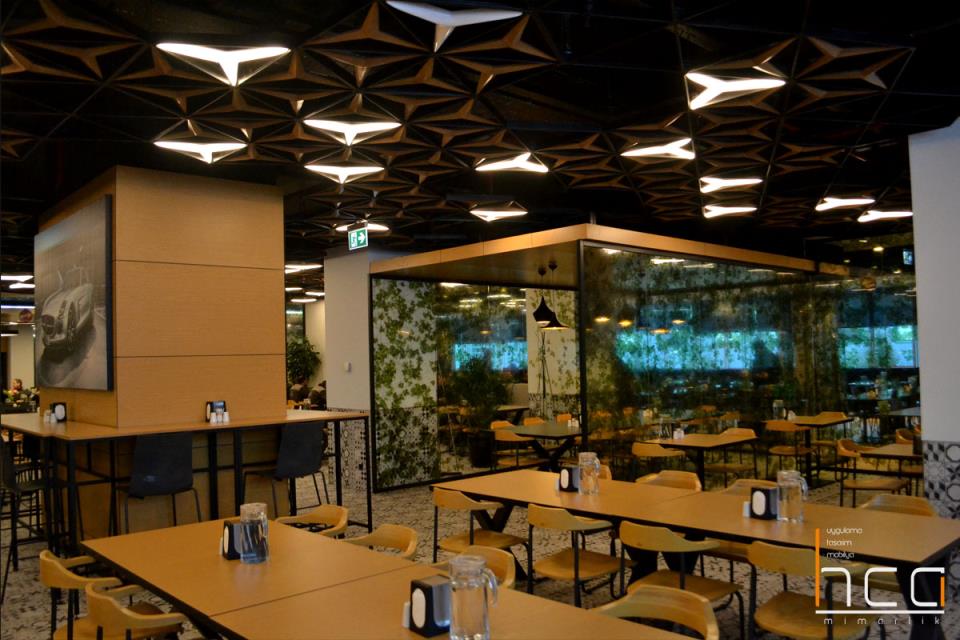 Mercedes Benz Yemekhane Alanı