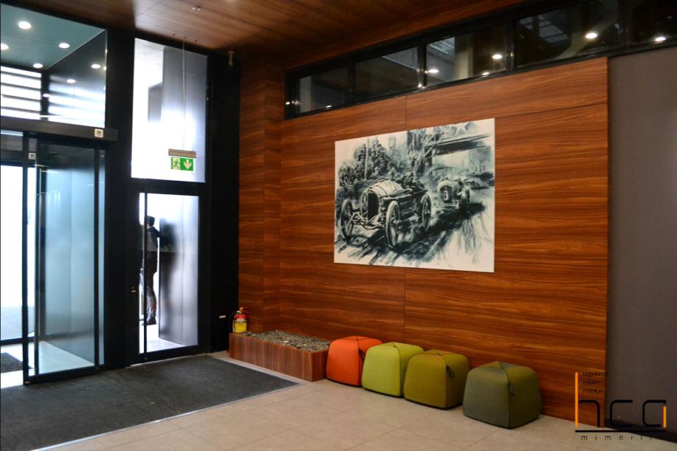Mercedes Benz Ofis Bekleme Alanı